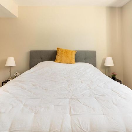 Entire 2 Bedroom Apartment Downtown - U1 Kitchener Esterno foto