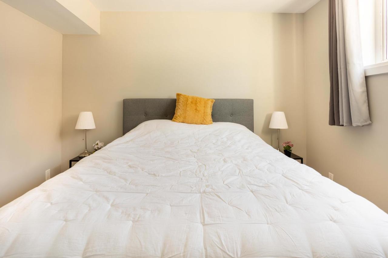 Entire 2 Bedroom Apartment Downtown - U1 Kitchener Esterno foto