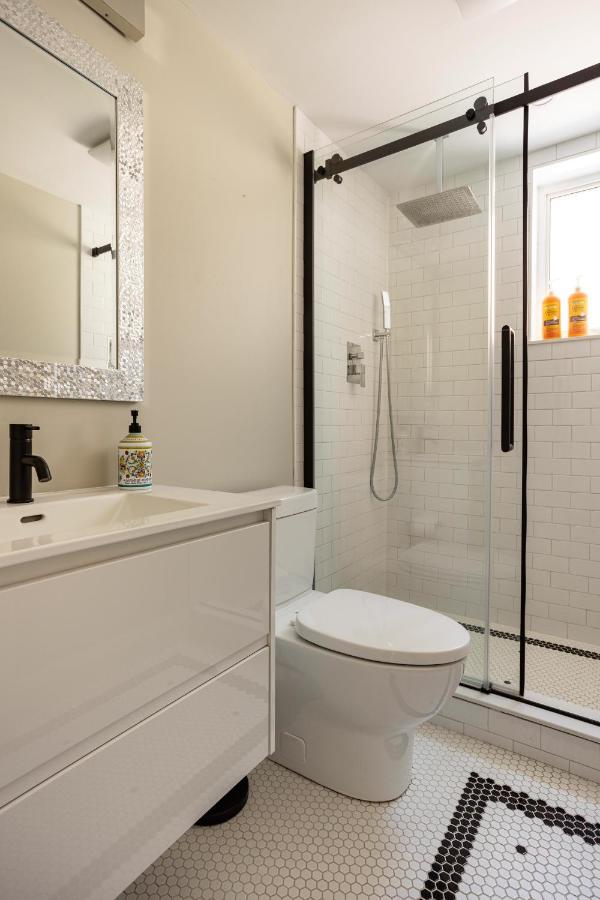 Entire 2 Bedroom Apartment Downtown - U1 Kitchener Esterno foto